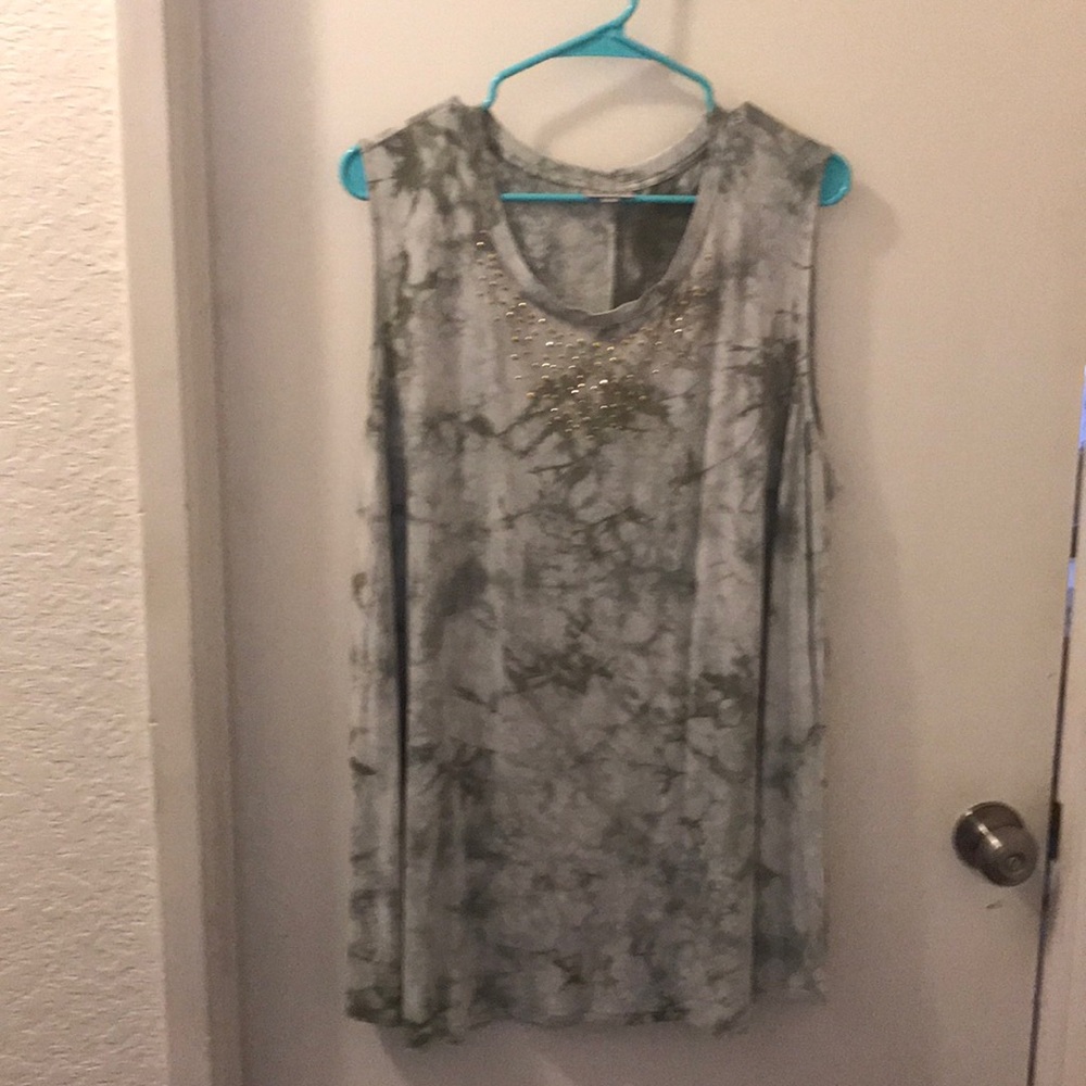 Green sleeveless blouse